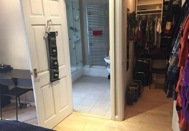 mãe solteira oferece quarto gratuito história