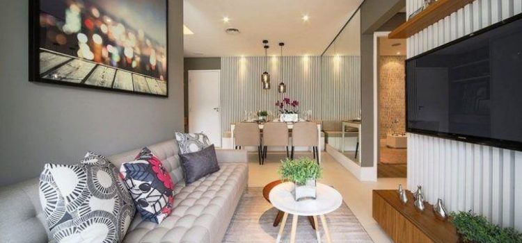 sala com móveis estreitos