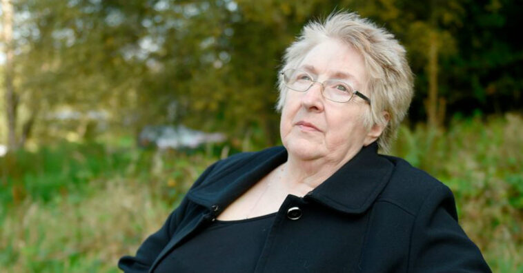 mãe encontra o caixão do seu bebê vazio e agora luta por justiça