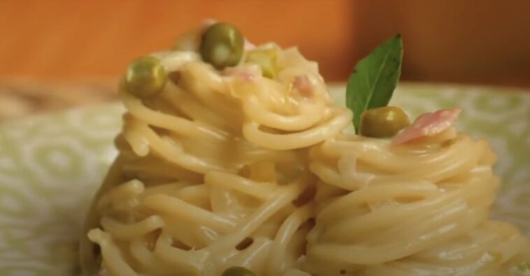 macarrão com molho de requeijão e maionese