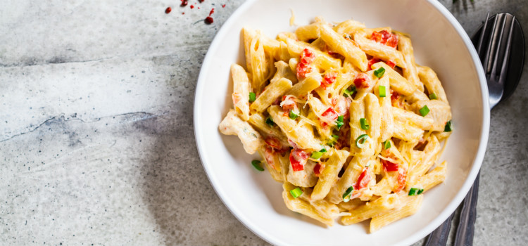 macarrão com bacon e molho branco