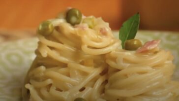 macarrão com molho de requeijão e maionese