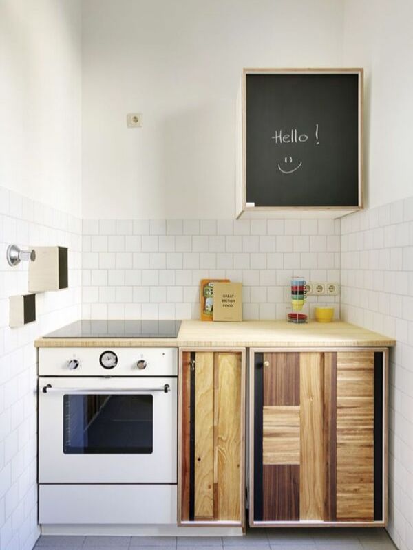 decoração de cozinha pequena madeira de demolição para armário