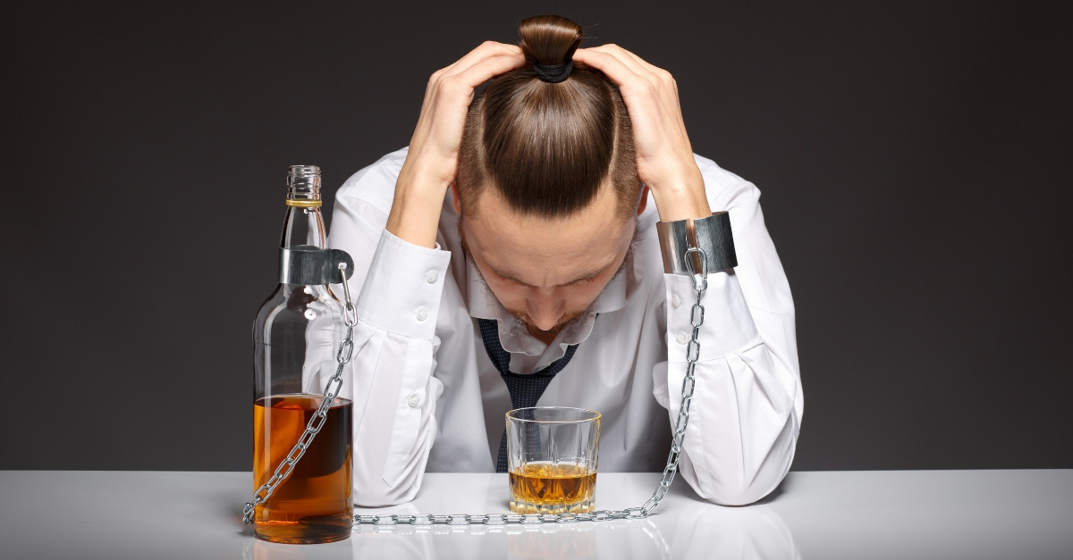 maiores malefícios do álcool à saúde