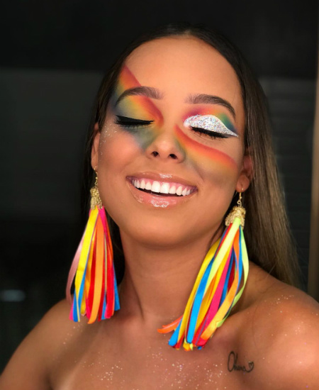 maquiagem de carnaval arco-íris