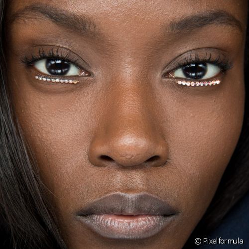 tipo de maquiagem para festa junina strass-olhos