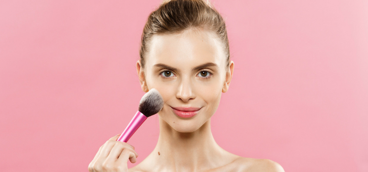 como fazer maquiagem simples base