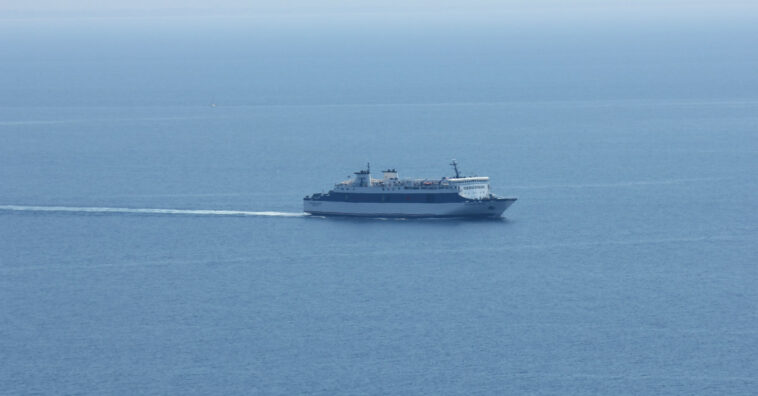 marinheiros que não conseguem voltar para terra firme por causa da covid-19