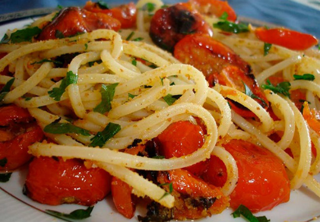 marmitas saudáveis macarrão com tomate cereja