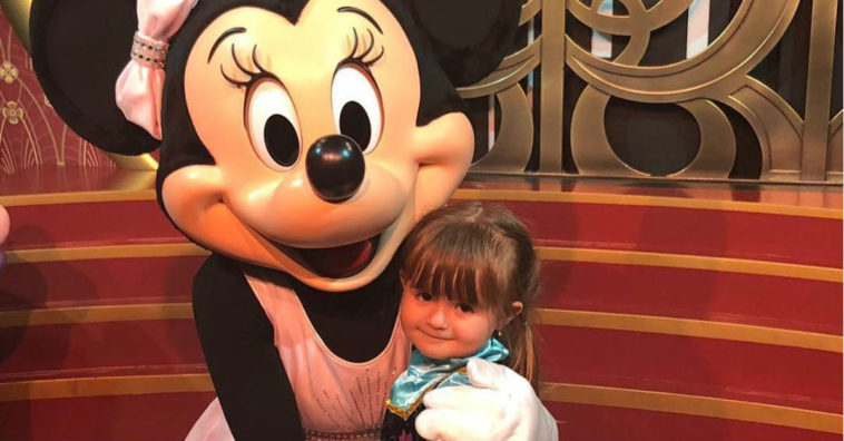 menina de 2 anos pede cuscuz na Disney