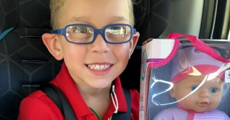 filho pediu uma boneca