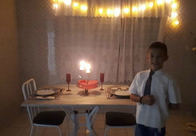 menino de 10 anos organiza jantar juntos