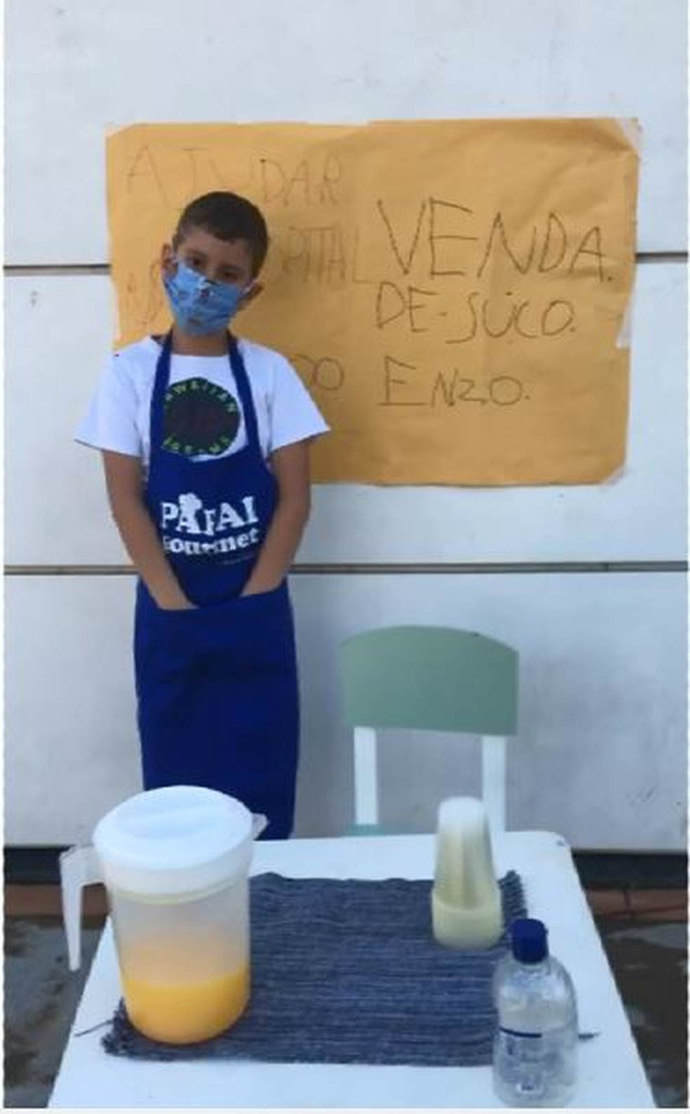 menino vende suco respirador