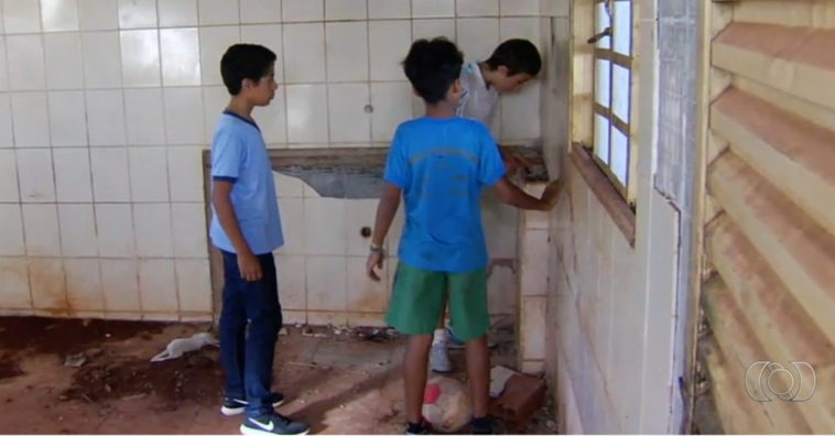 meninos acham 12 mil