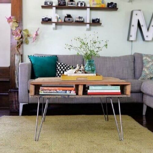 modelo mesa com pé de ferro