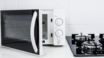 micro-ondas enferrujado