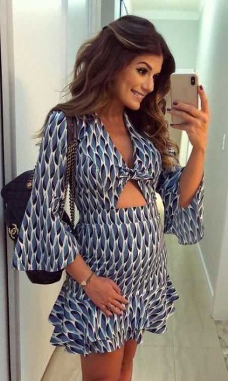 moda gestante com vestido recortado