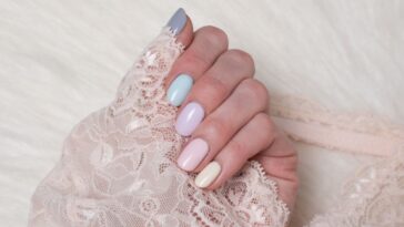 unhas cor pastel