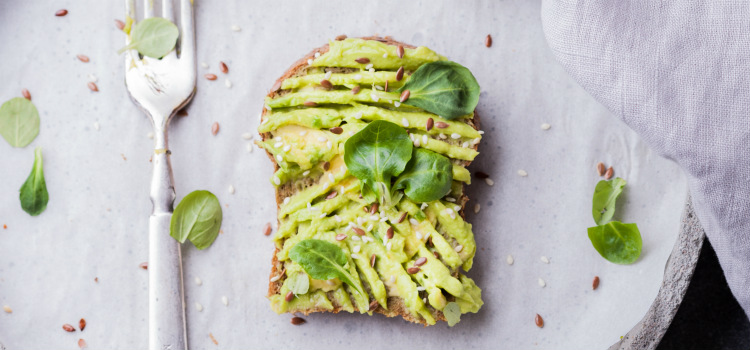 molho de abacate manjericão