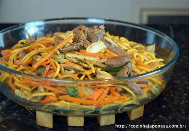 yakisoba com molho especial