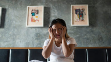 acordar com dor de cabeça