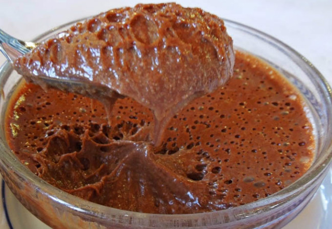 mousse de chocolate com três ingredientes