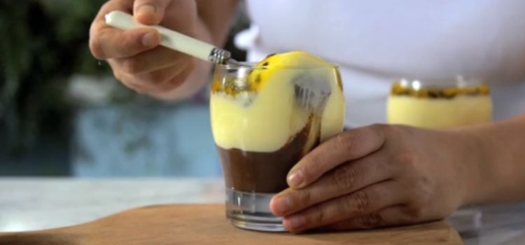 receita de mousse de maracujá com chocolate e calda