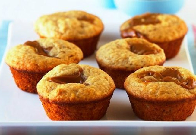 muffin de banana com doce de leite