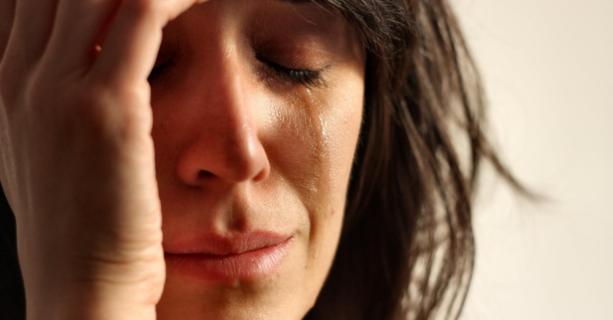 Mulheres que choram depois do sexo: qual o motivo e o que fazer?