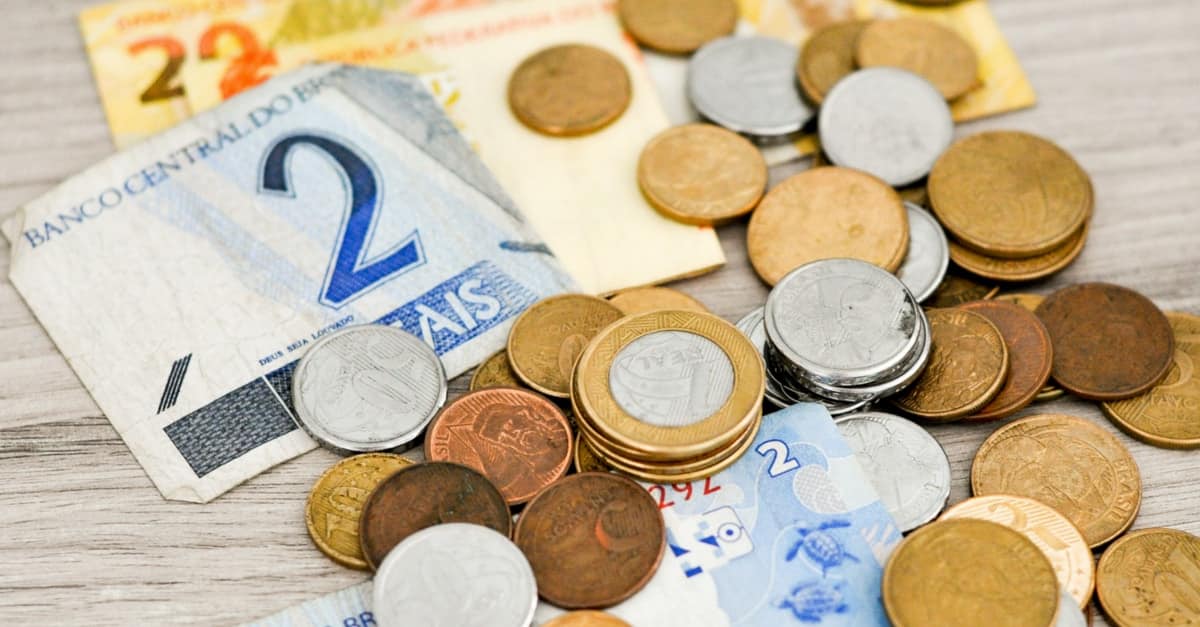 Professora encontra dinheiro e boleto na rusa