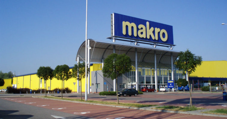 mulher impedida de usar banheiro feminino no Makro