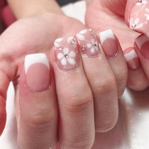 noiva modelo médias e quadradas com flores