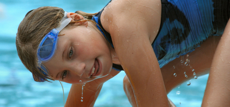 natação para crianças promove fortalecimento
