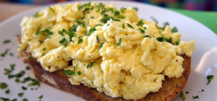 dica de o que comer antes de dormir pão ovo
