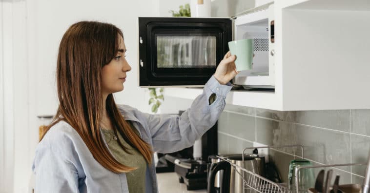 o que pode colocar no micro-ondas