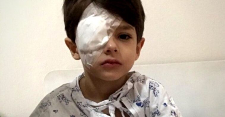 álcool em gel no olho