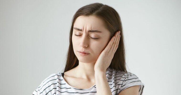 orelha inflamada por brincos