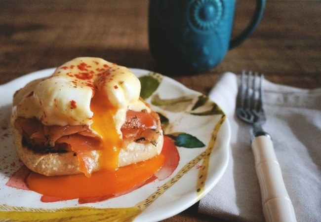 ovos benedict com salmão