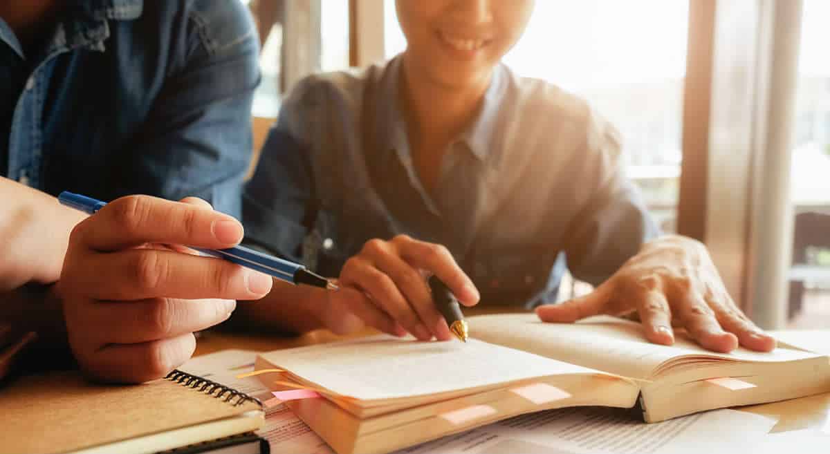 pai e filha entram em faculdade