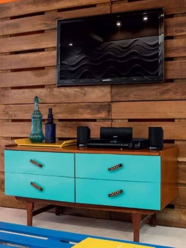 modelo painel escuro com tabuas largas