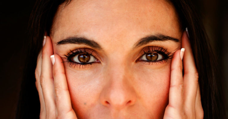 pálpebras flácidas