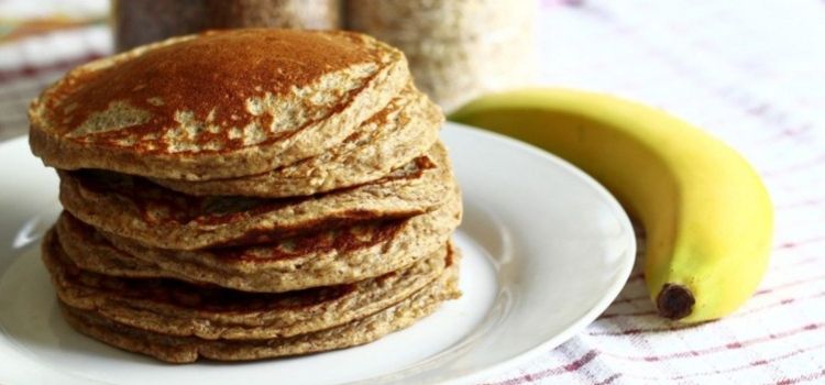 panqueca de banana e aveia com sementes de chia