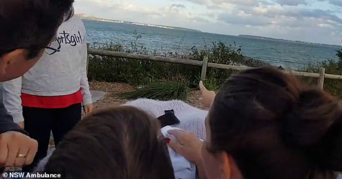 paramédicos ajudam a realizar último desejo de avó entenda