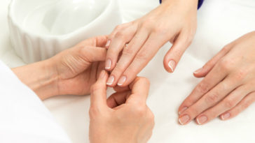 parar de roer as unhas