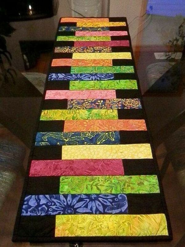 modelo passadeira de mesa patchwork colorida