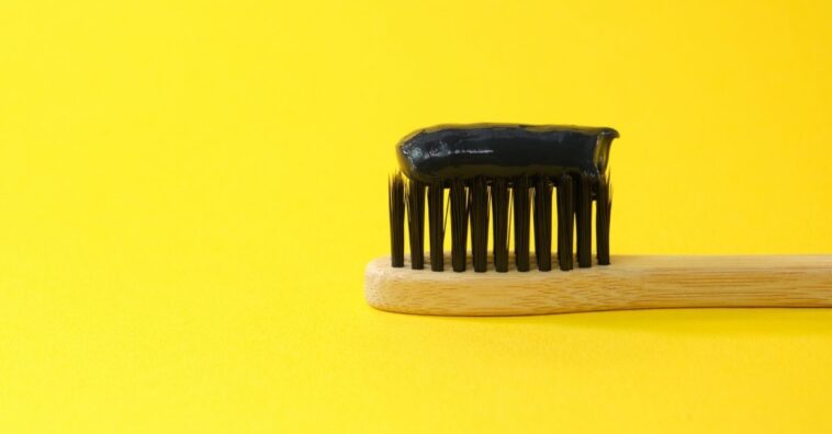 pasta de dente preta