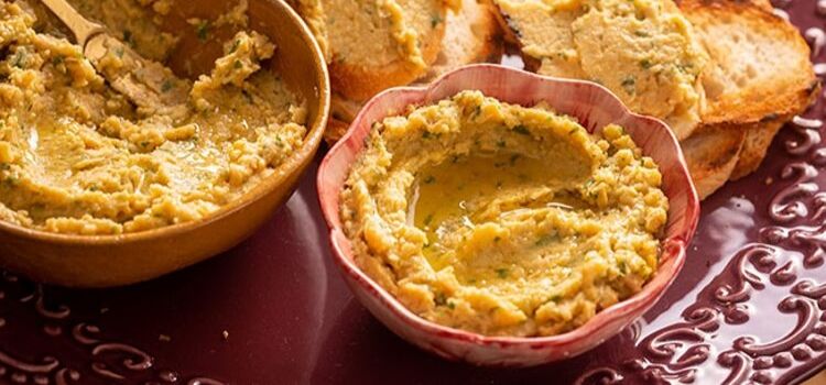 receita pasta de grão-de-bico com salsinha