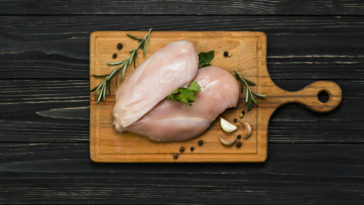 peito de frango com listras brancas