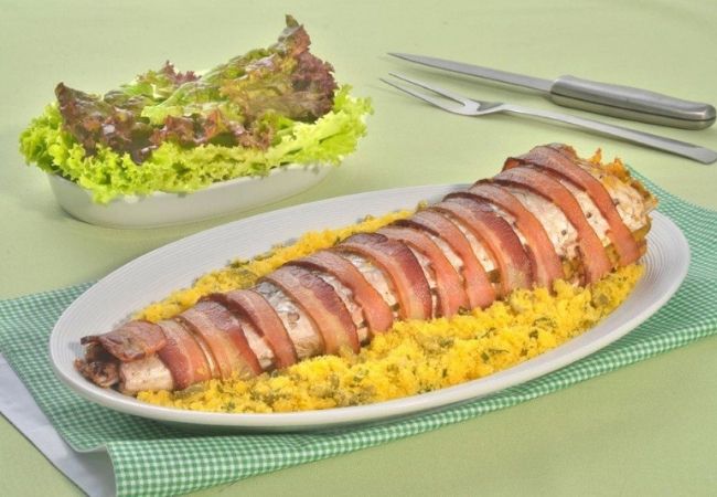 peixe com bacon assado