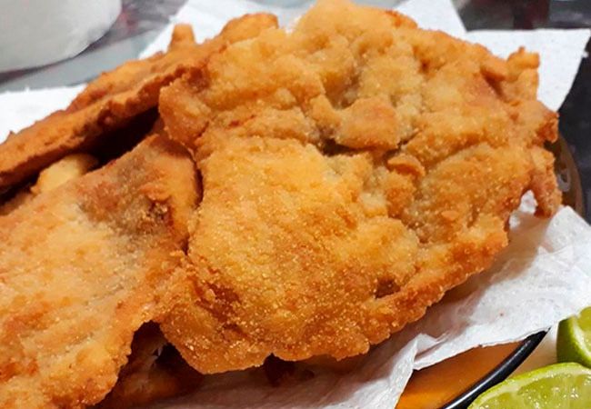 peixe empanado com trigo e fubá